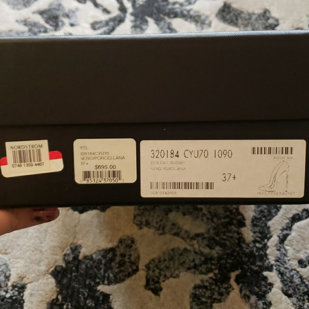 Like New Yves Saint Laurent YSL Pumps - Picture 5 of 5